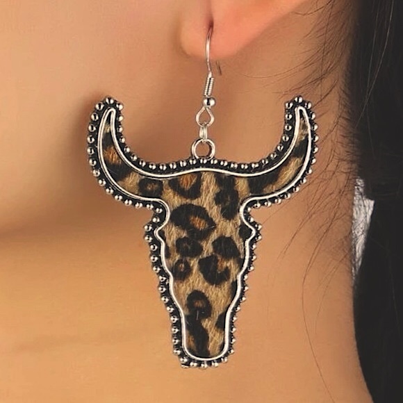 Jewelry - NWT Rodeo Western Textured Steer Cowgirl EARRINGS Leopard